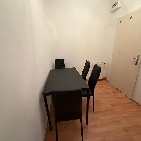 Gemuetliche Stadtwohnung Im Gruenen דירה