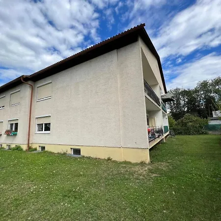 Gemuetliche Stadtwohnung Im Gruenen דירה